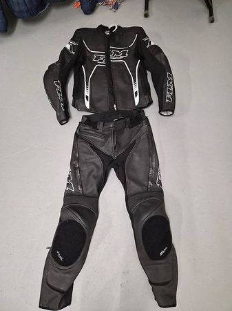 FLM Lederkombi 2-teilig  Jacke 48 / Hose 24 mit Protektoren