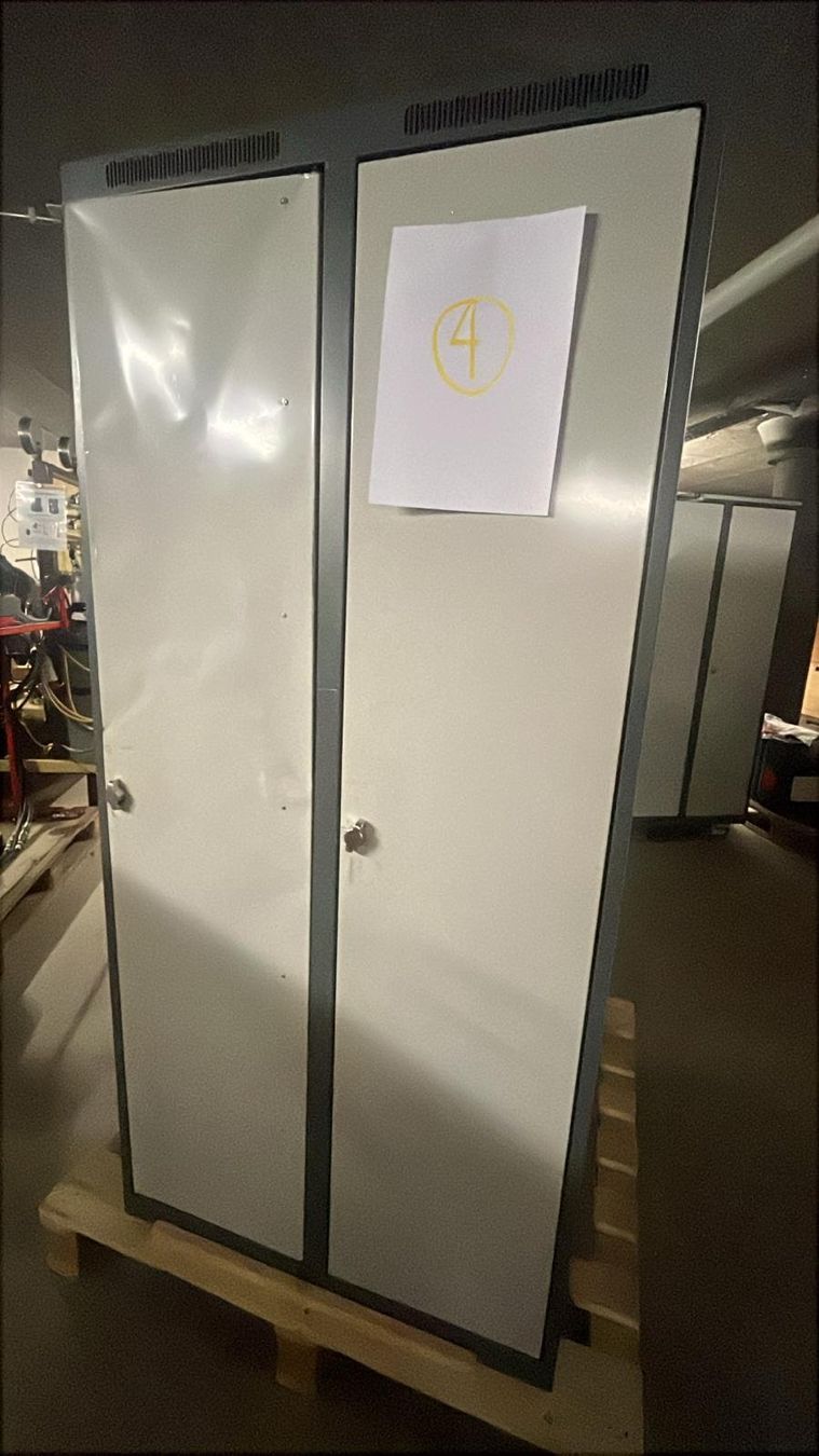 Lista Porte manteau: Lista Graderobenschrank, Spind 2fach – D'occasion à Berlingen par mar_j9wt 2