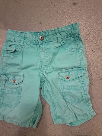 Zu verkaufen kurze Hosen Gr.108 mit verstellbarem Bund.