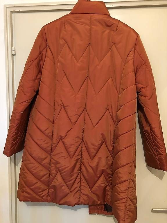 Cappotti: Vendo  giacca mantello taglia 44  – Usato da Losone venduto da car_2cl8
