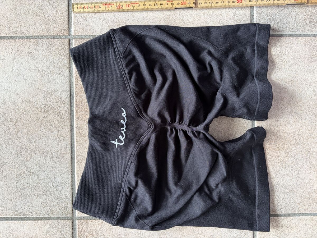 Teveo Leggings: Teveo Shorts  – Usato da Fribourg venduto da ann_f6js 1