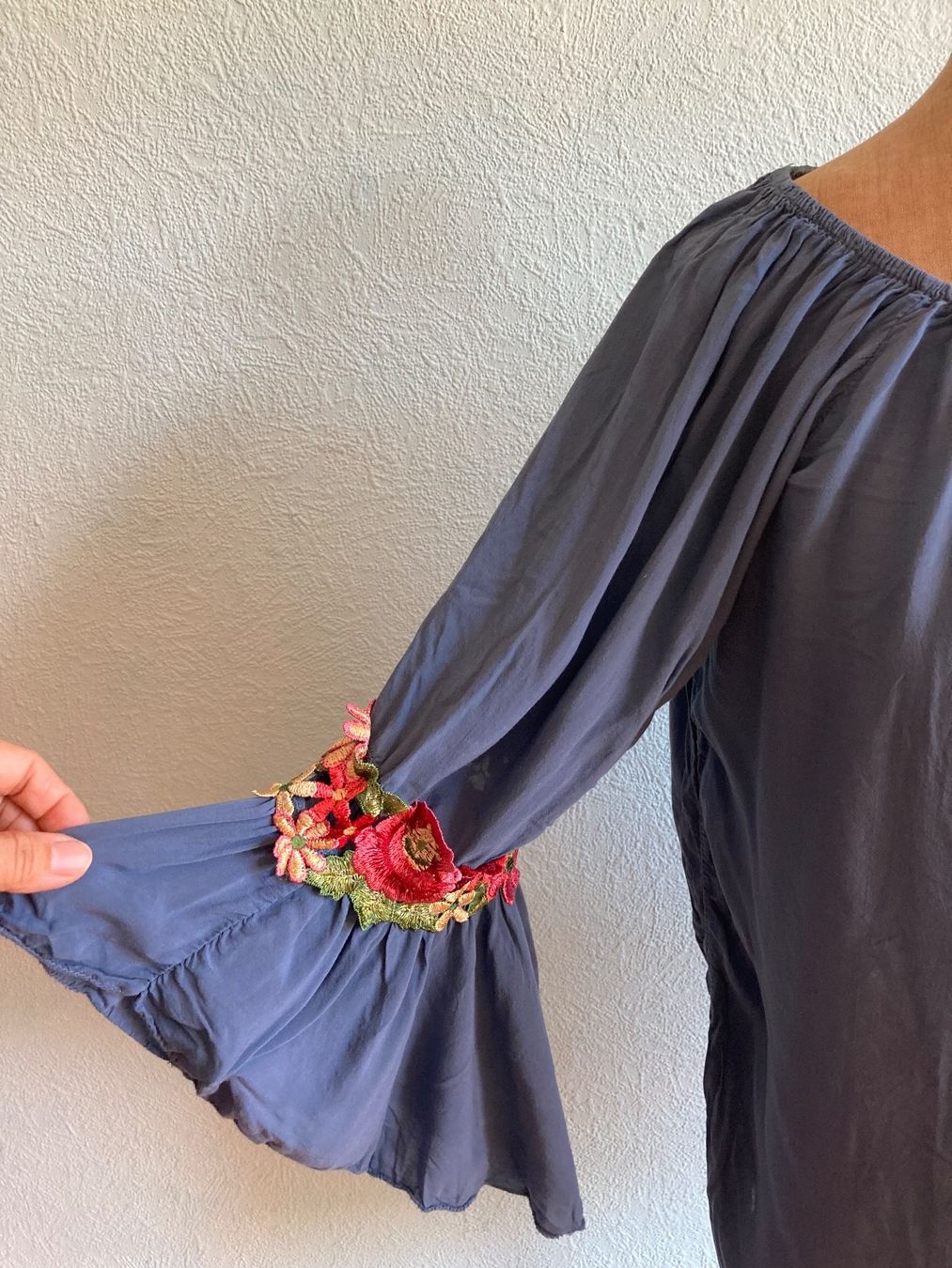 Camicette: Blouse bleue brodée taille 38 – Usato da Genève venduto da ct_fqr8 2