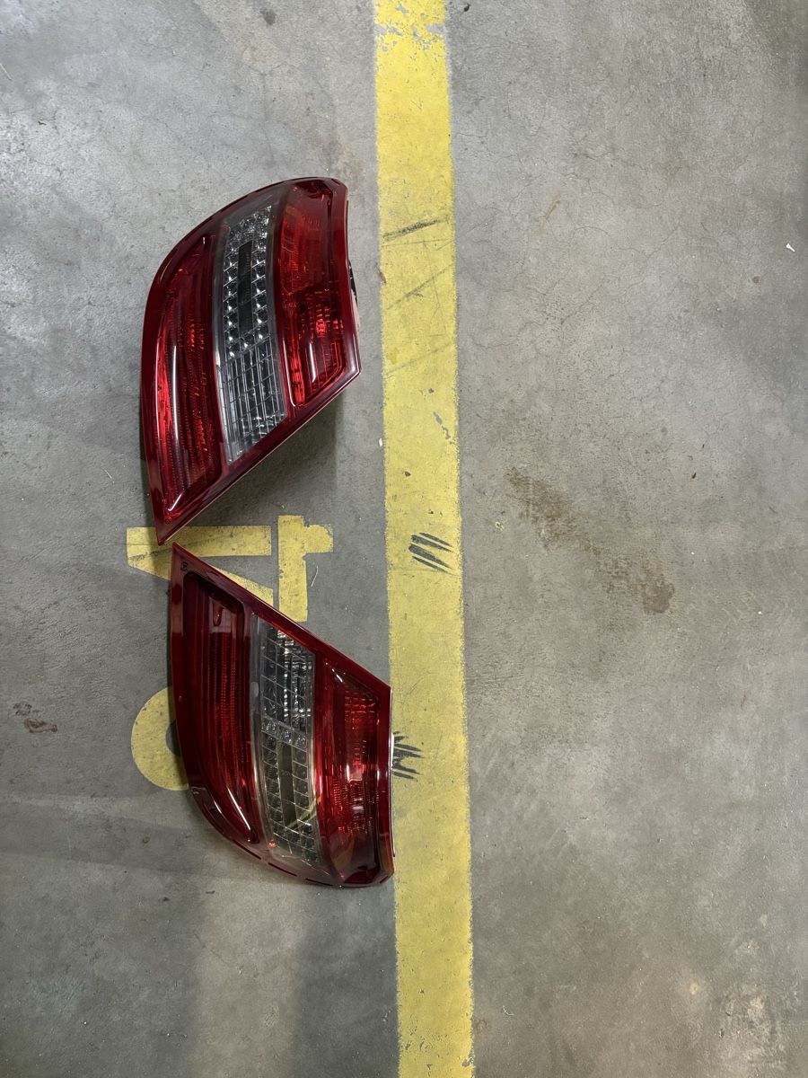 Mercedes-Benz Tutti pezzi di ricambio auto: Rückleuchen W204 – Usato da Luterbach venduto da lab_y6xy