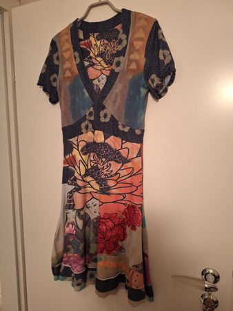 Exclusives Desigual-Kleid in Topqualität