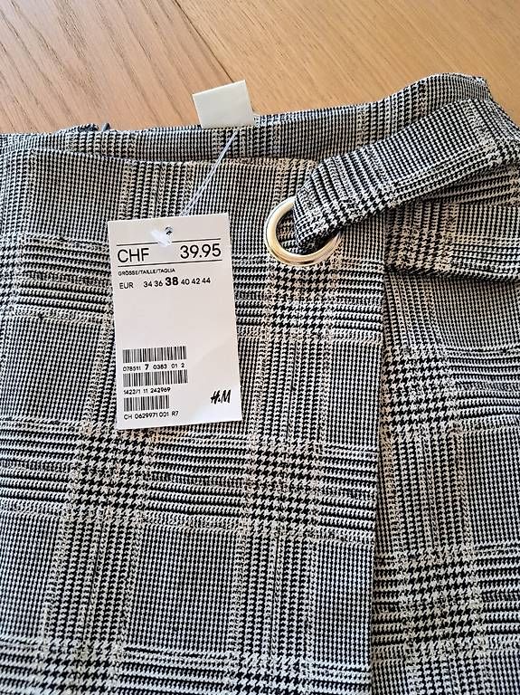 Pantalons: A vendre – D'occasion à Düdingen par petitloup 1