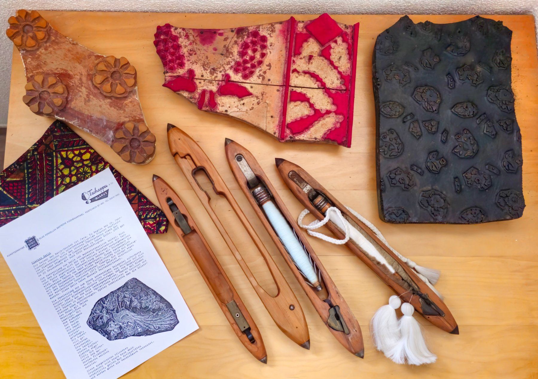 Toutes les décorations: Stoffdruck Model / Batik Model und Webschiffchen – D'occasion à Walenstadt par pedroju-1