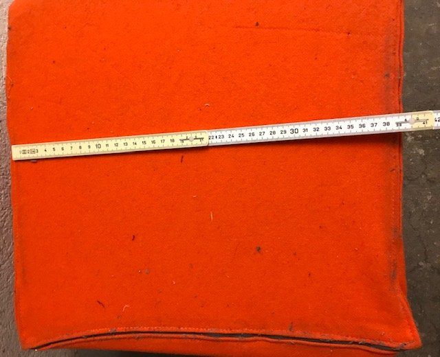 Hocker: Sitzwürfel Schaumstoff orange Hülle – Gebraucht aus Zürich von gigimai67 3