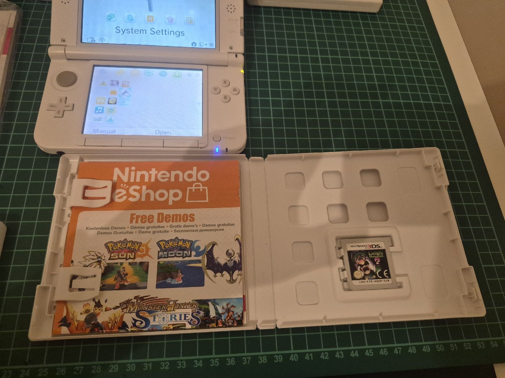 Nintendo Konsolen: Nintendo 3DS XL White Edition with 3 Games - Bundle! – Gebraucht aus Meyrin von Retro-GZ 8