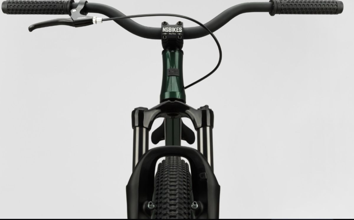 Biciclette: NS Bikes Dirt Jumper Bicycle Green New – Usato da La Chaux-de-Fonds venduto da CRUSH 2