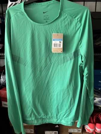 Herren Langarmshirt Nike Dri-Fit Grösse M neu mit Etikett