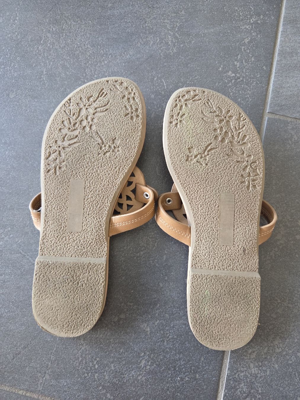 Schuhe für Mädchen: Sandalen – Gebraucht aus Henggart von andreita 1