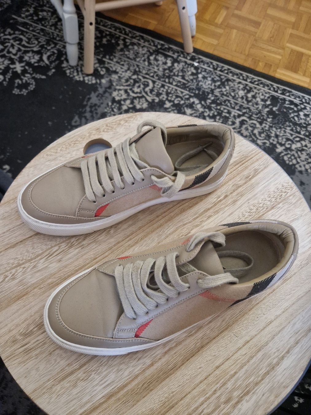 Burberry Damenschuhe: BURBERRY – Gebraucht aus Chavannes pres renens von Scbel