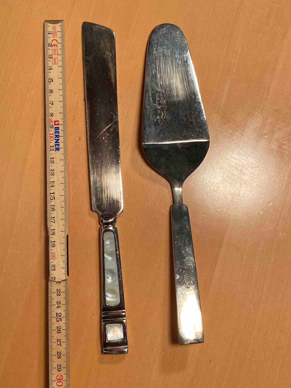 Set di posate: Kuchenmesser und Kuchenschaufel mit Perlmuttgriffen – Usato da Maur venduto da privat101 2