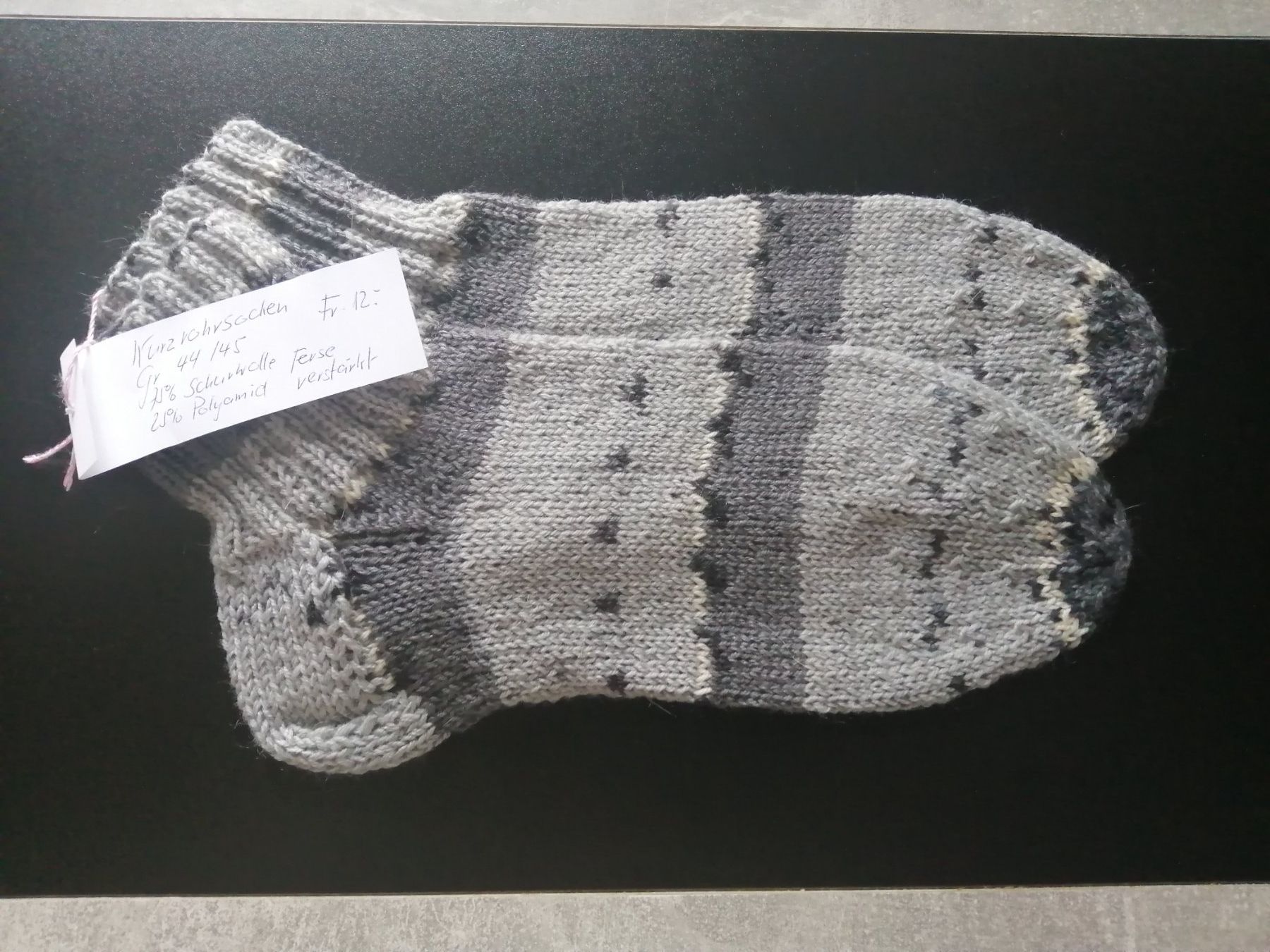 Calze: Kurzrohrsocken handgestrickt, Grösse: 44/45 – Nuovo (secondo la descrizione) da Altstätten SG venduto da willipatricia