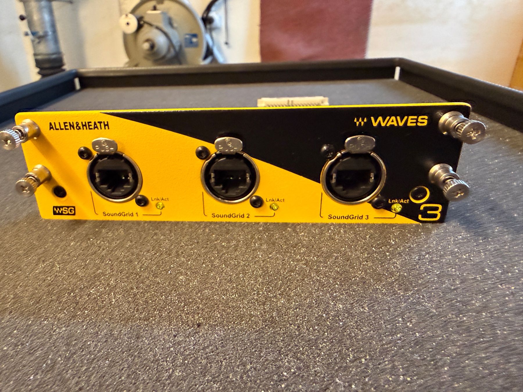 Allen & Heath Mischpulte: ALLEN & HEATH M-DL-WAVES 3 Karte – Gebraucht aus Lenzburg von SimonZ04