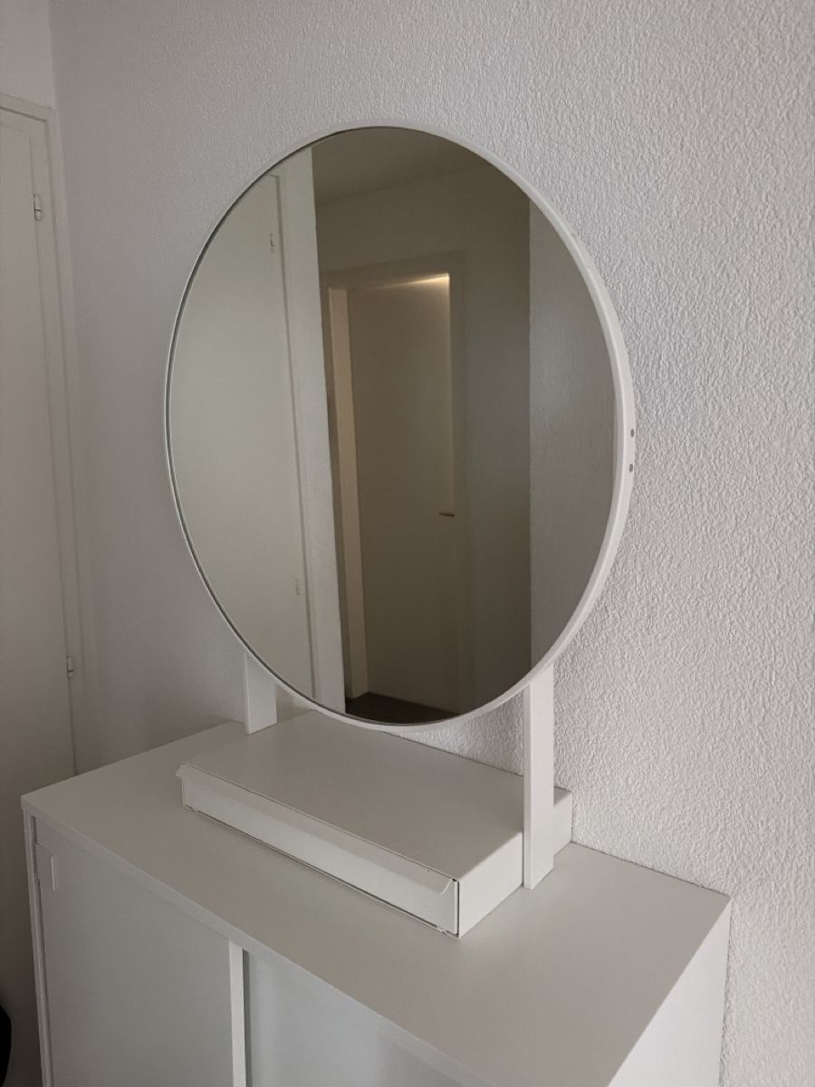 Spiegel: IKEA Vennesla Round Table Mirror With Storage – Gebraucht aus Regensdorf von __Claudia_