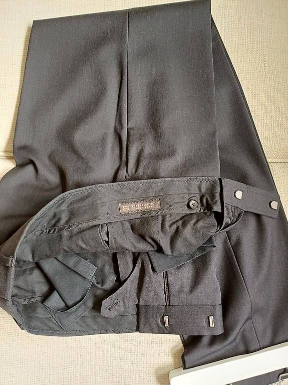 Hugo Boss Completi: NEUwertig: BOSS Herren Anzug, Gr. 94 grau anthrazit – Nuovo (secondo la descrizione) da Solothurn venduto da happema 1