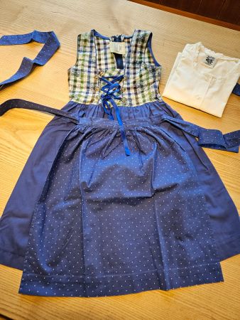 Trachtendirndl Gr. 104 mit Bluse, Sommerfest-Outfit, neuw...