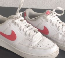 Nike Low Sneaker, Grösse 40,5 super Zustand