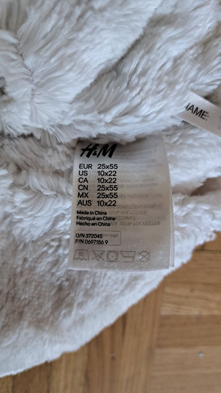 Altro abbigliamento per bambina: Echarpe douce et chapeux,  bon état – Usato da Meyrin venduto da Zahra011 1