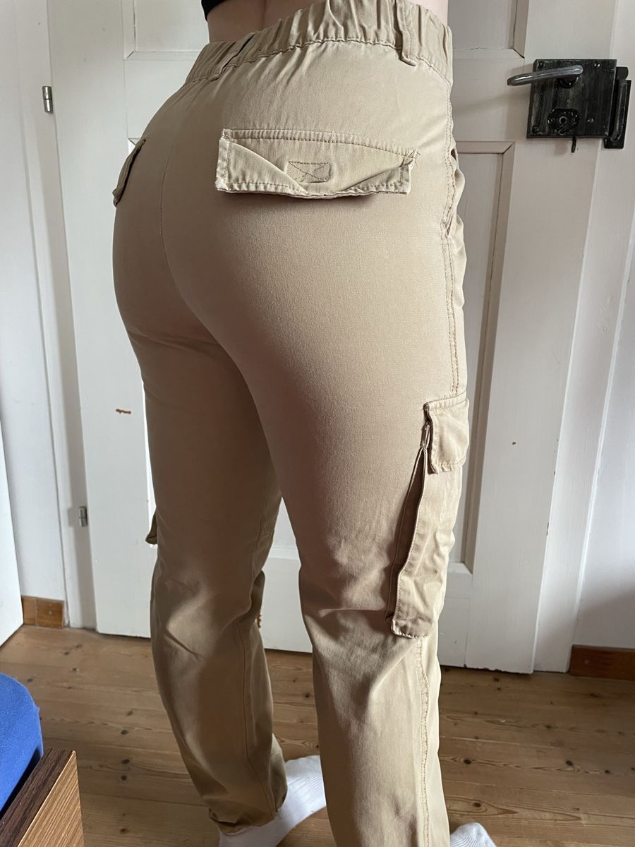 Bershka Pantaloni: Pantalon cargo beige clair - taille 34 – Usato da Bure venduto da Nono22x