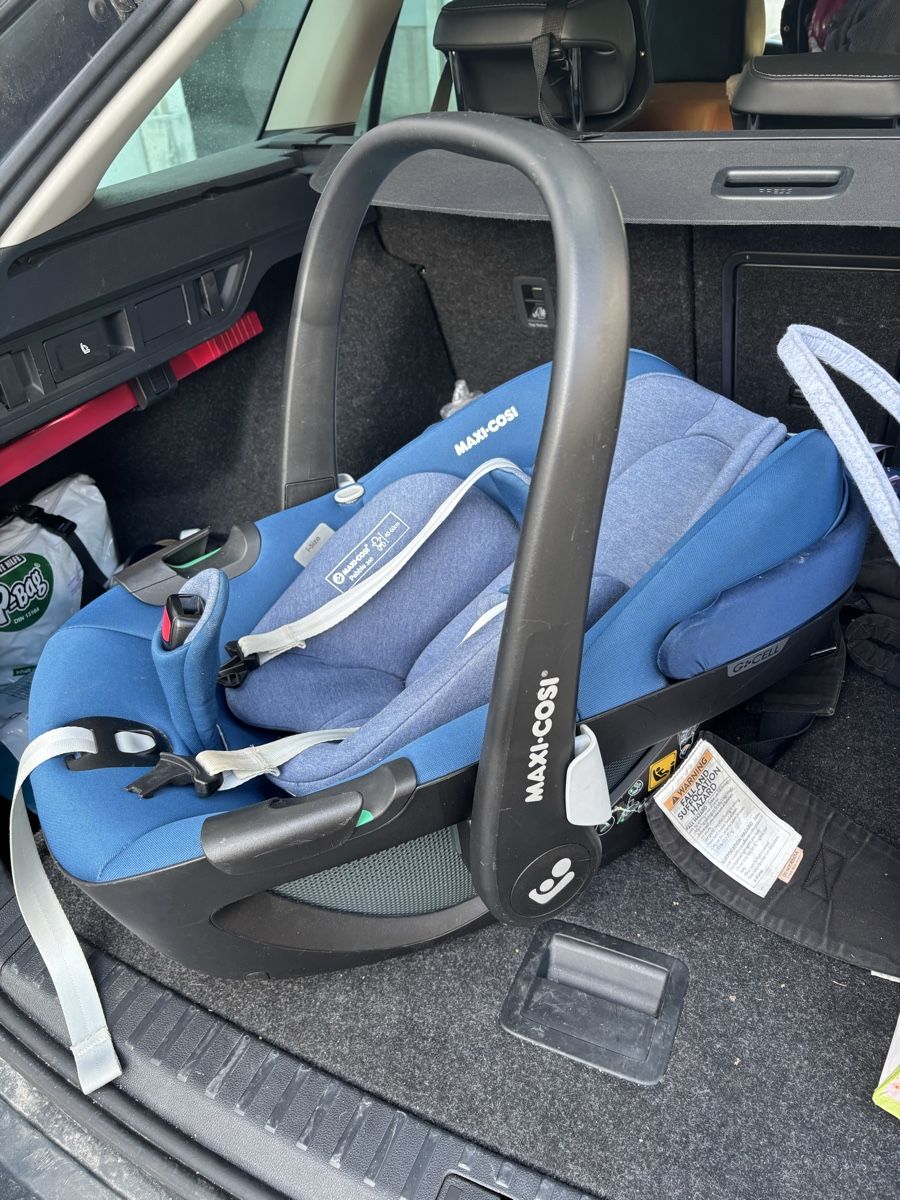 Maxi-Cosi Sièges auto: Maxi-Cosi Babyschale 360 Pebble blau – D'occasion à Chur par Laia123