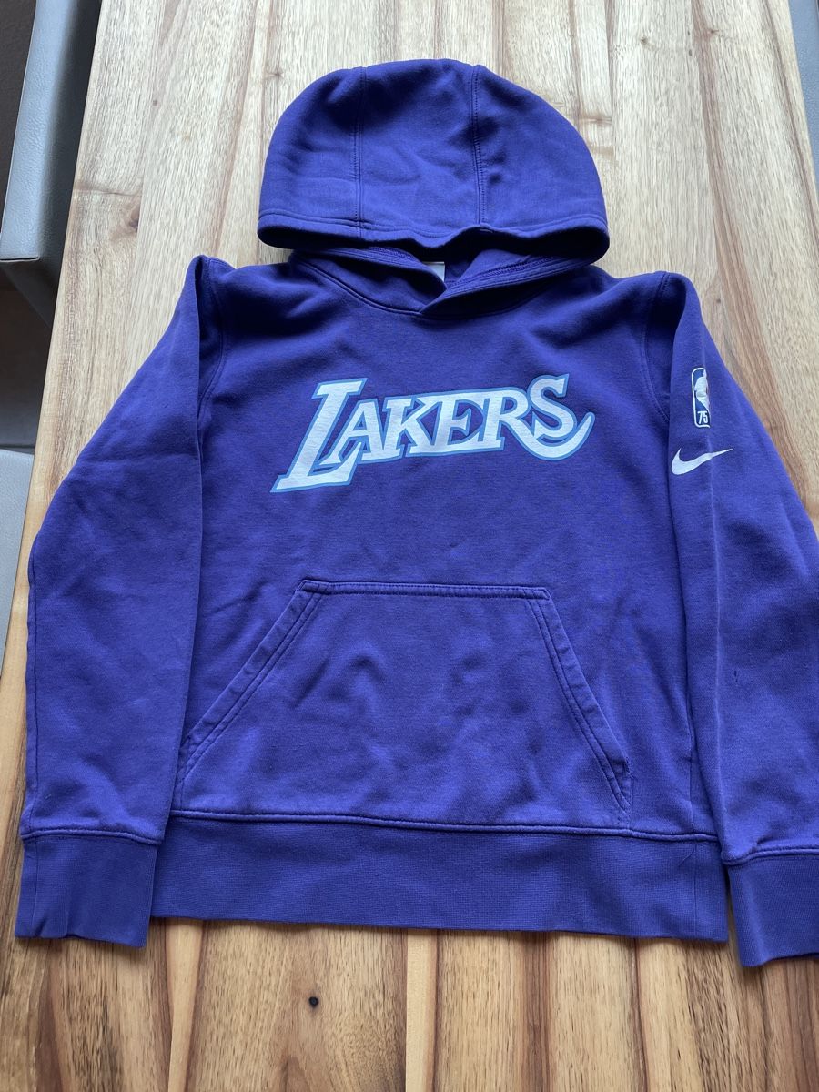 Nike Pullover & Sweatshirts: Nike Lakers Hoodie, Lila – Gebraucht aus Wettswil von Chlaettermus