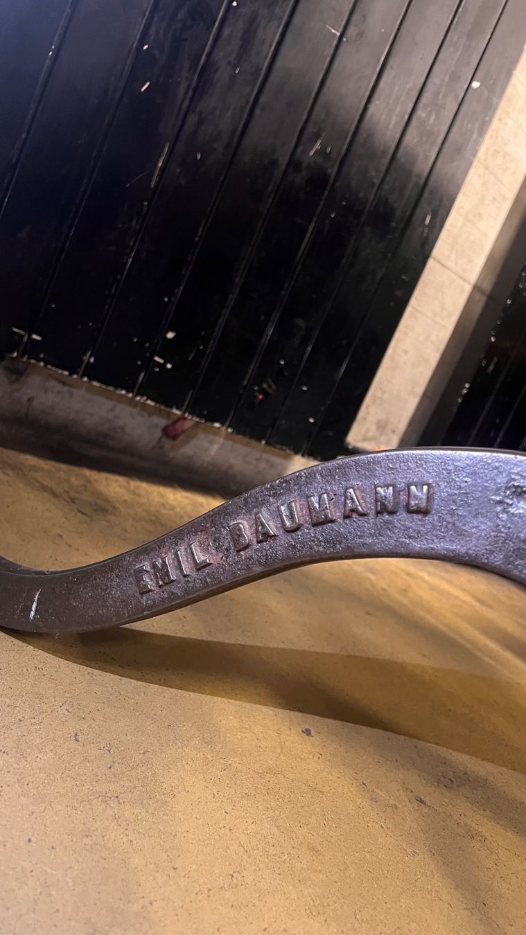 Autres meubles anciens: Tischbeine aus Gusseisen, plus Rundtisch Horgen Glarus – D'occasion à Kriens par mofa.teile.occasion 6