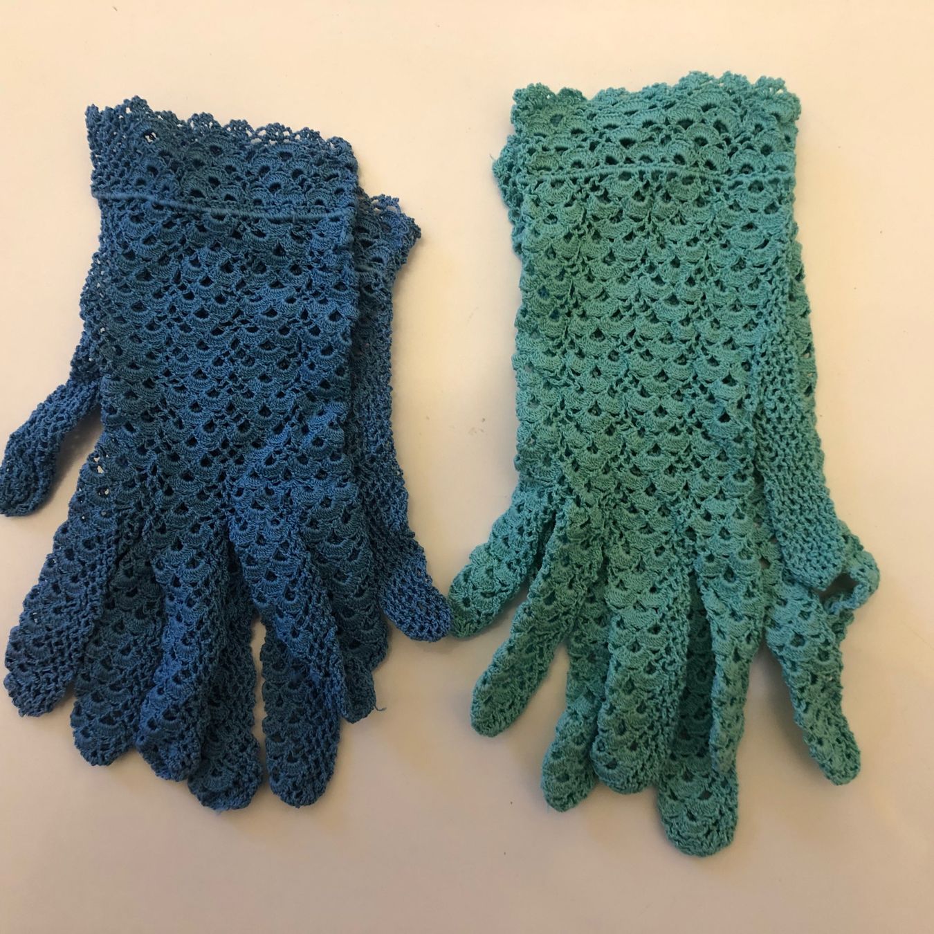Guanti & manicotti: 12 Handschuhe in diversen Farben – Usato da Amden venduto da relsah62 3
