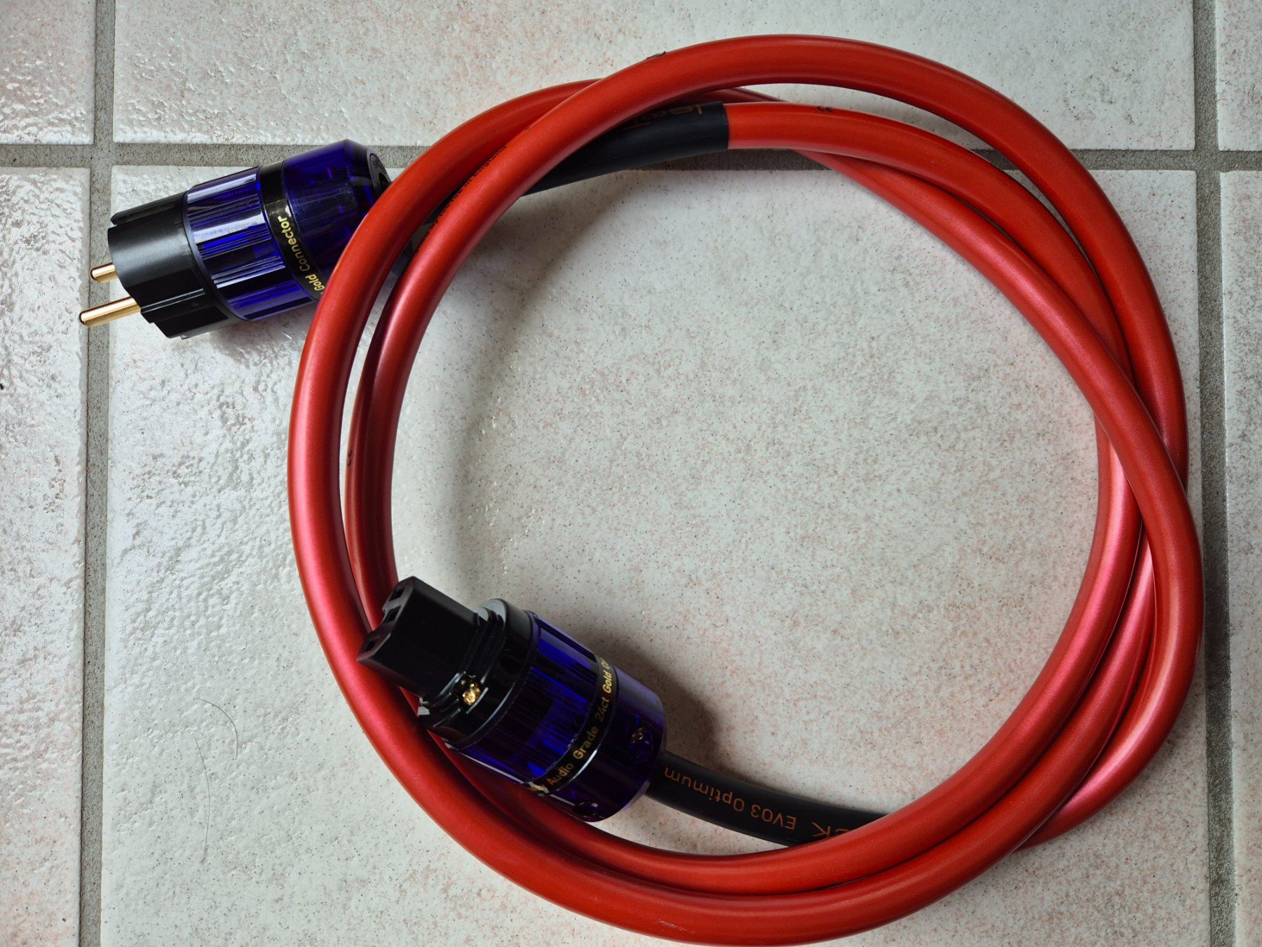 Isotek Cavi: IsoTek EVO3 Optimum Netzkabel (SchuKo/C15) 2.0m – Usato da Beringen venduto da 2015ursh 1