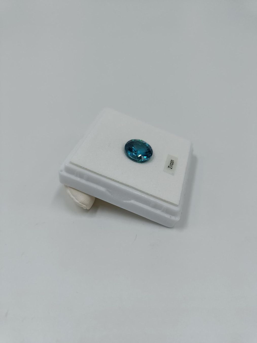 Pietre preziose: 1 TÜRKISBLAUER ZIRCON, 21.29 CT. – Usato da Luzern venduto da EdiGem 2