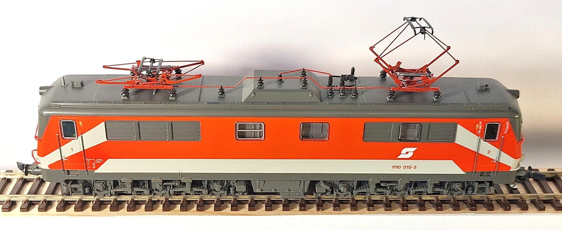 Roco Modellini di ferrovie: ÖBB 1110 mit Güterzug – Usato da Bern venduto da BahnliebhaberRe420 3