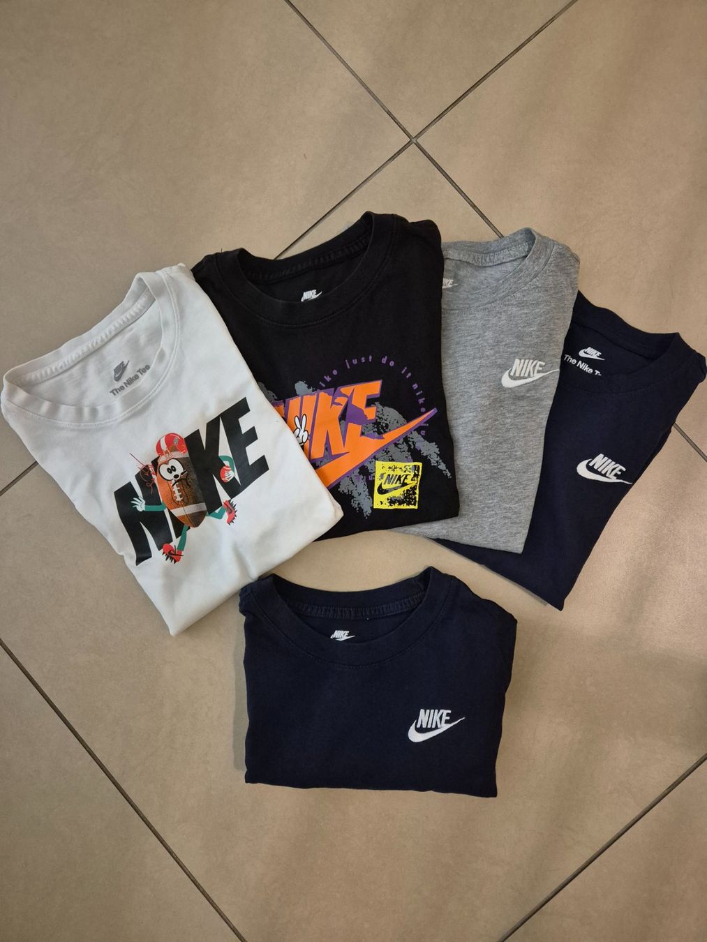 Nike Hemden, T-Shirts & Polos: T-shirts Nike – Gebraucht aus Sierre von syl_6x2h