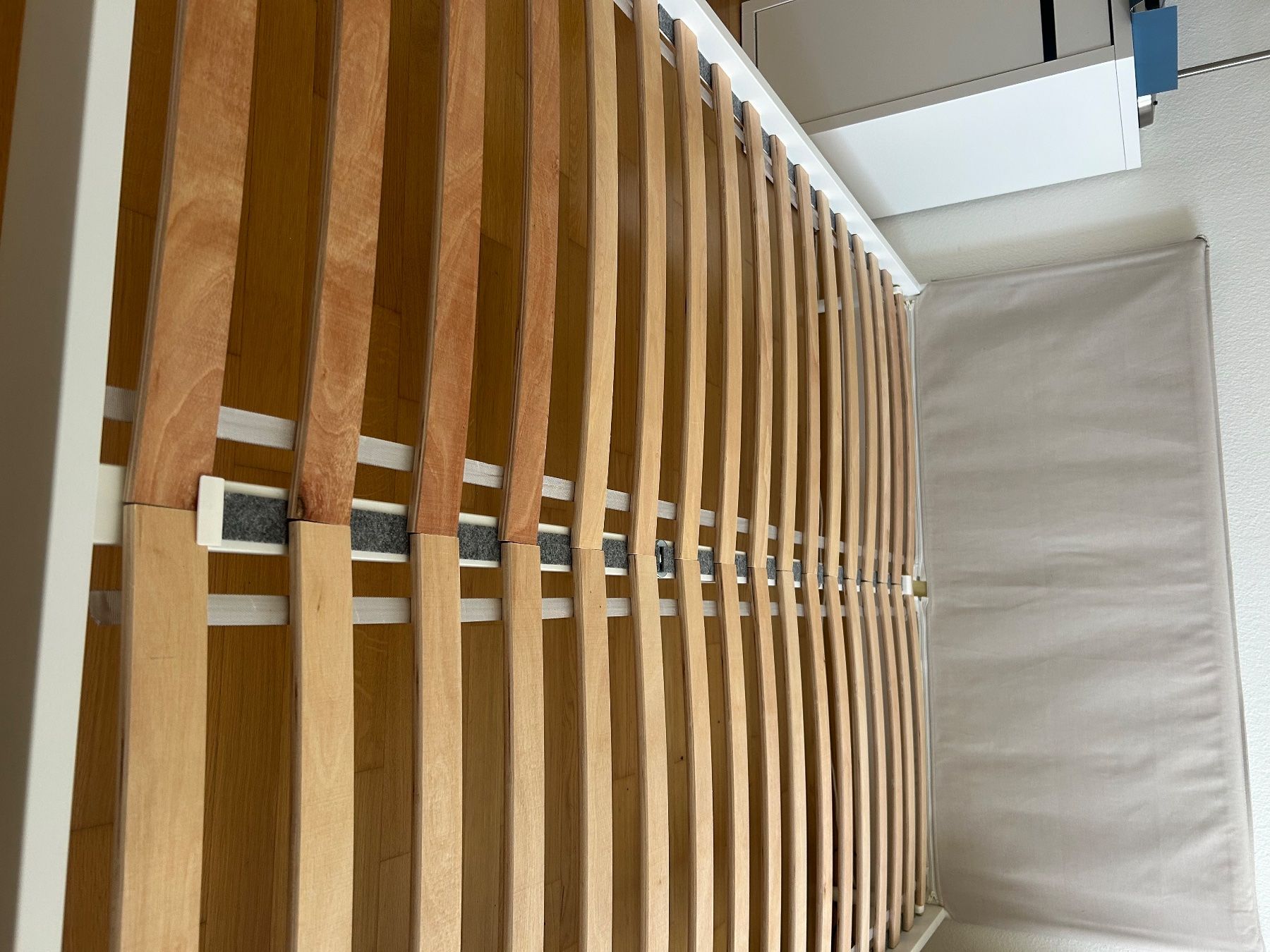 Ikea Lits: Doppelbett mit Lattenrost  gebraucht Ikea – D'occasion à Thalwil par gastongw 2