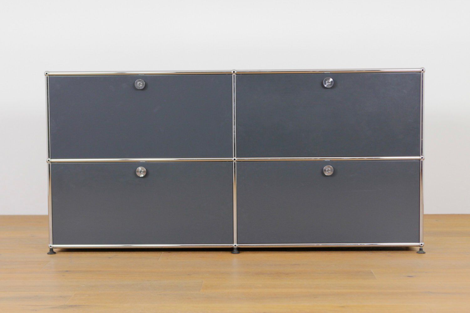 USM Cassettiere: USM Haller Sideboard Anthrazitgrau – Nuovo (secondo la descrizione) da Affoltern am Albis venduto da StudioStandard