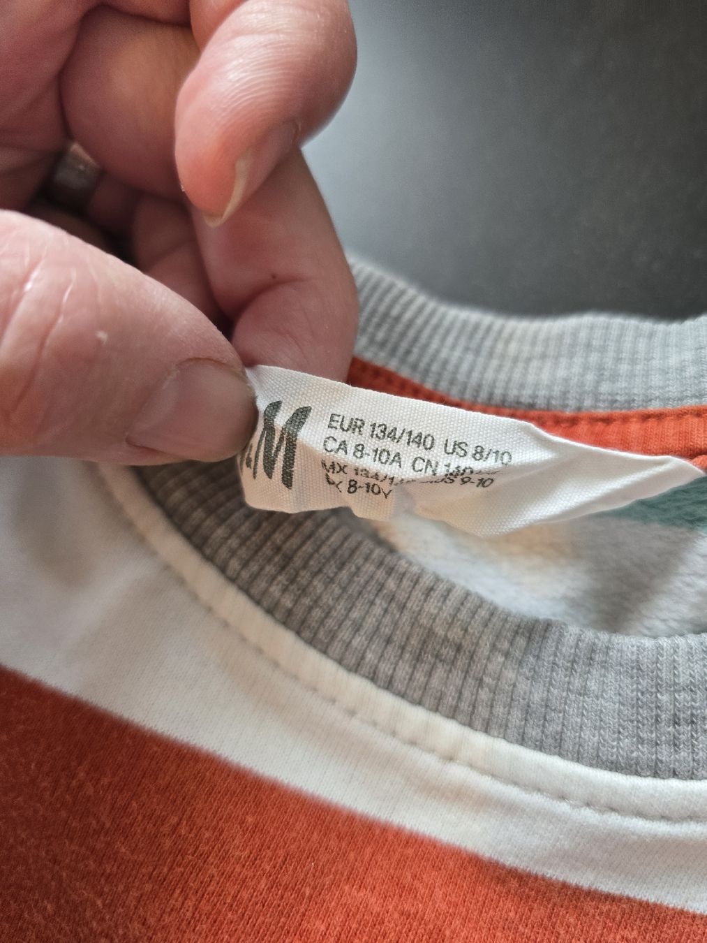 H&M Maglioni & Felpe: H&M Gestreifter Pullover, Gr. 122-128 – Usato da Unterentfelden venduto da Panda-87 3