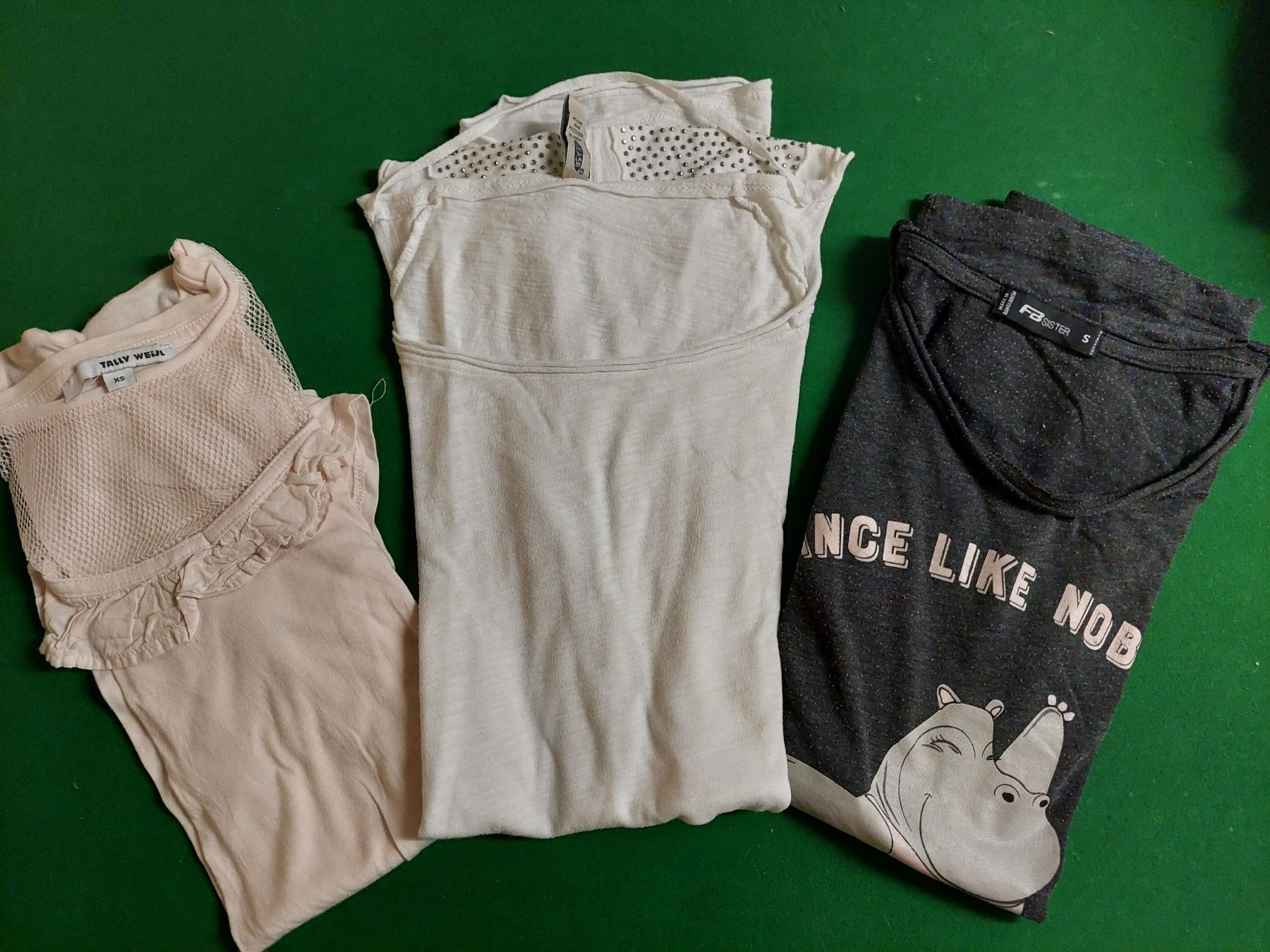 Lots de vêtements: 3 T-Shirts – D'occasion à Wynau par Meysi