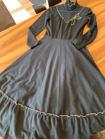 Hochgeschlossenes Kleid mit transparentem Einsatz Gr. S