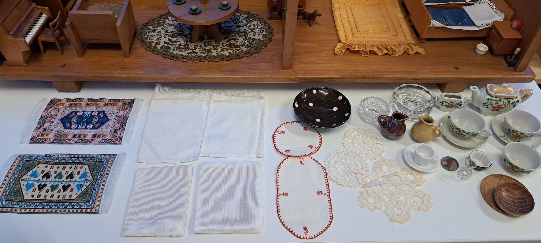 Case e mobili per bambole: alte Puppenstube mit Zubehör – Usato da Urdorf venduto da Canyamel1 6