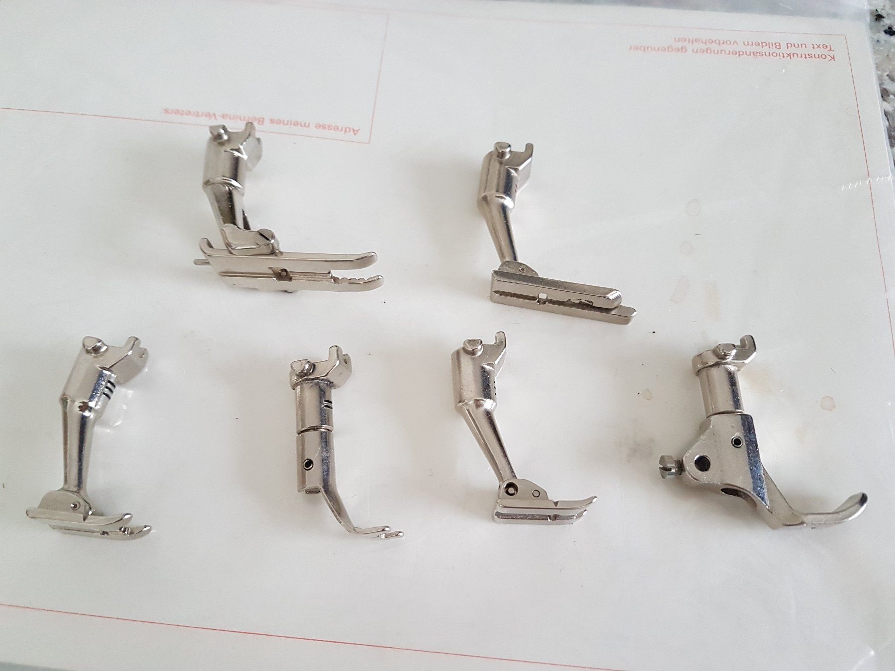 Bernina Macchine da cucire: Bernina Nähmaschine Box +6 Füsschen – Usato da Wallisellen venduto da Swissline11 4