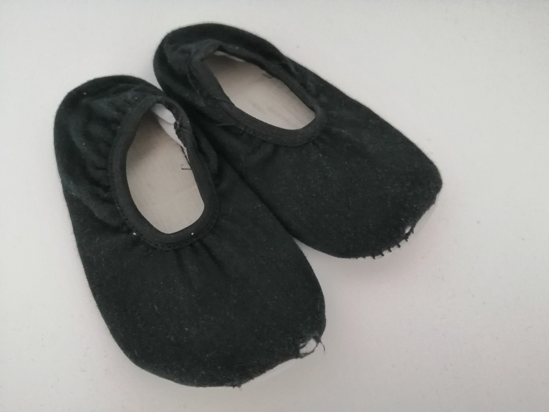 Scarpe per ragazzi: Turnschläppli Grösse 24 schwarz – Usato da Aeschi (SO) venduto da clementinli