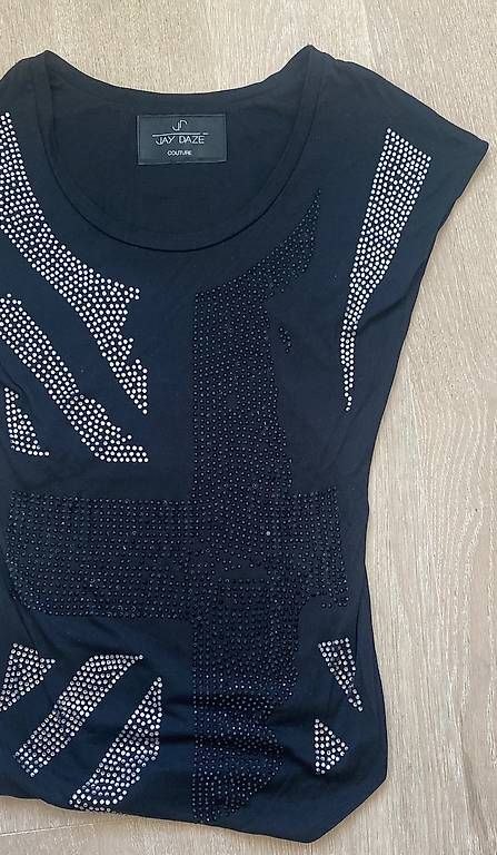 T-Shirts: Hochwertiges Shirt mit Strasssteinen – Gebraucht aus Steckborn von theresa87