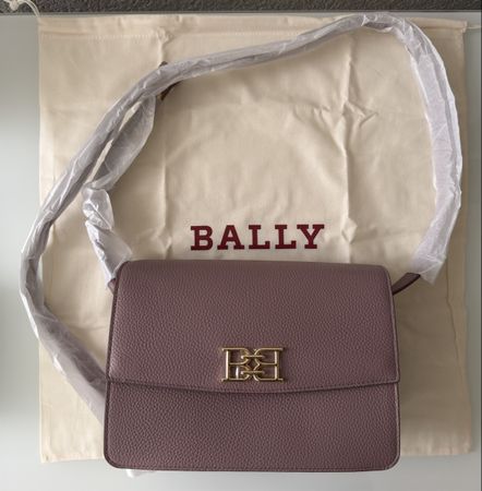 BALLY B Chain Crossbody – Leder – Mauve – NEU OVP