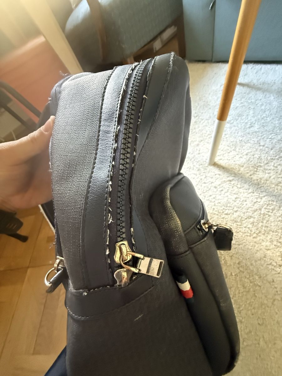 Tommy Hilfiger Rucksäcke: Sac à dos Tommy Hilfiger bleu marine – Gebraucht aus Villars-sur-Ollon von rom_852b 5