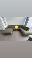 Grosse, moderne U-Form Stoffcouch, 3 Jahre alt