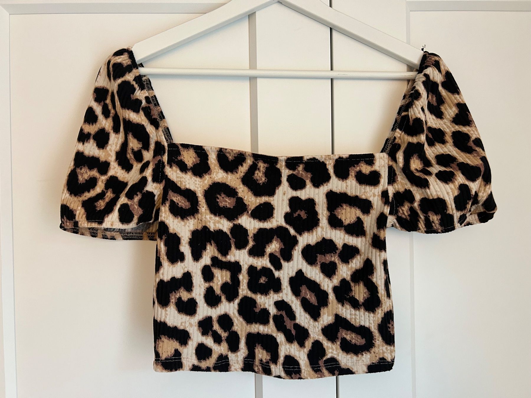 H&M Top: Leopard Crop Top  H&M - Size M – Usato da St. Gallen venduto da dec_2jy6