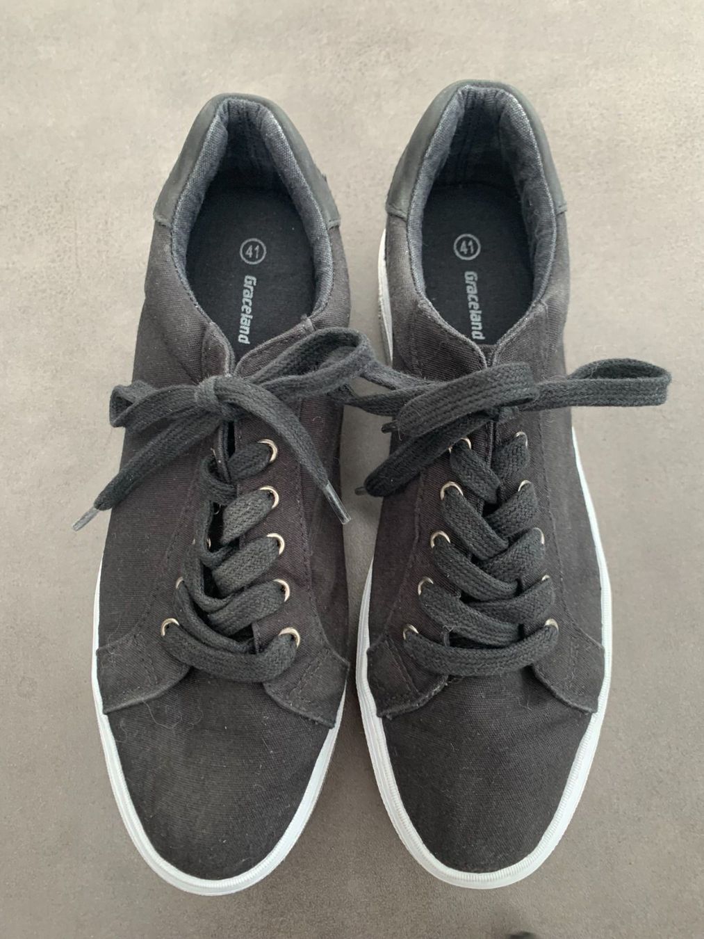 Scarpe da donna: Damen-Sneakers schwarz Gr.41 – Usato da Azmoos venduto da Verwir64