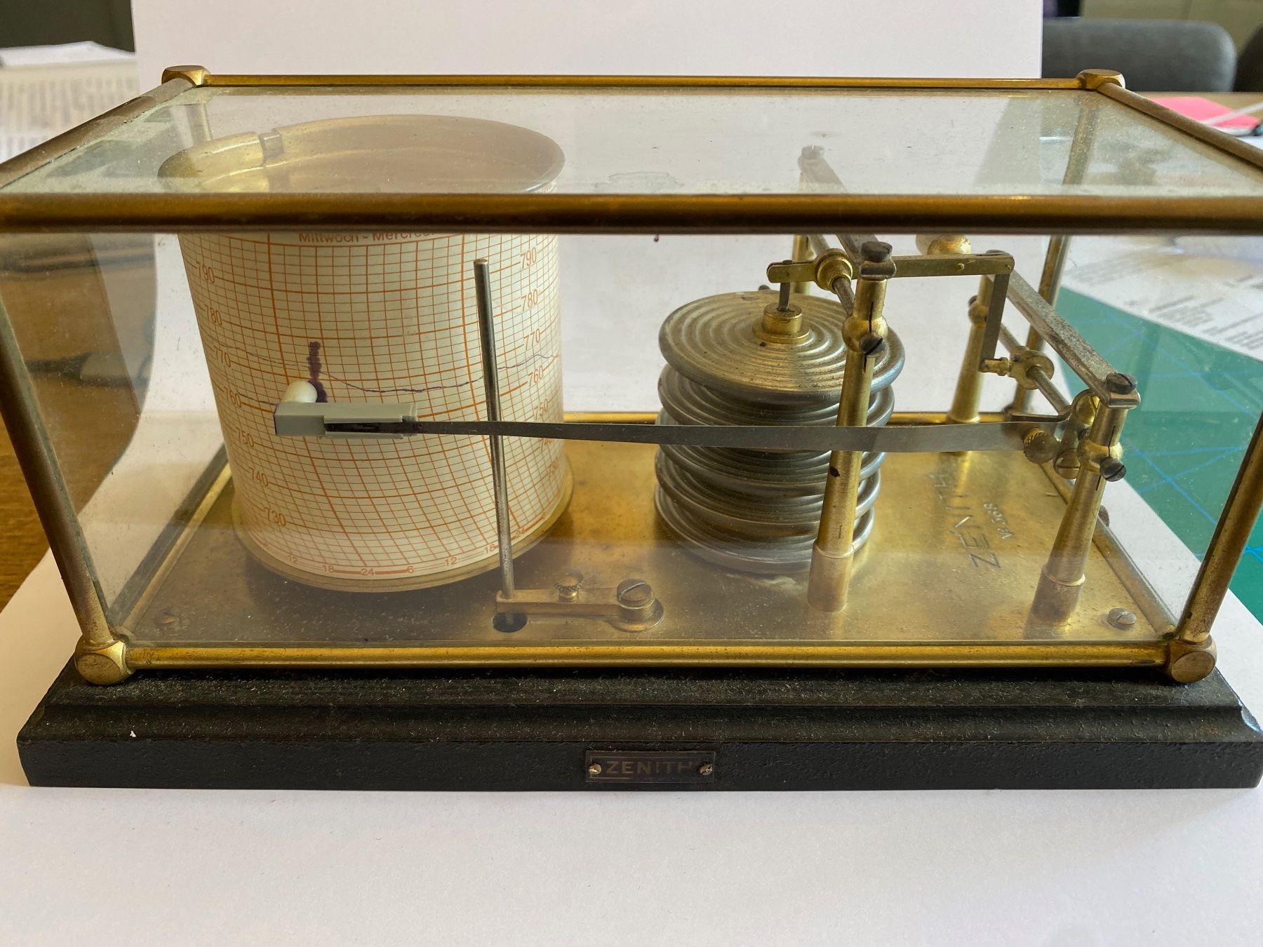 Misurare: Zenith Barograph Nr. 368 mit Glashaube, ca. 1950er – Usato da Winterthur venduto da dontcallmesailor