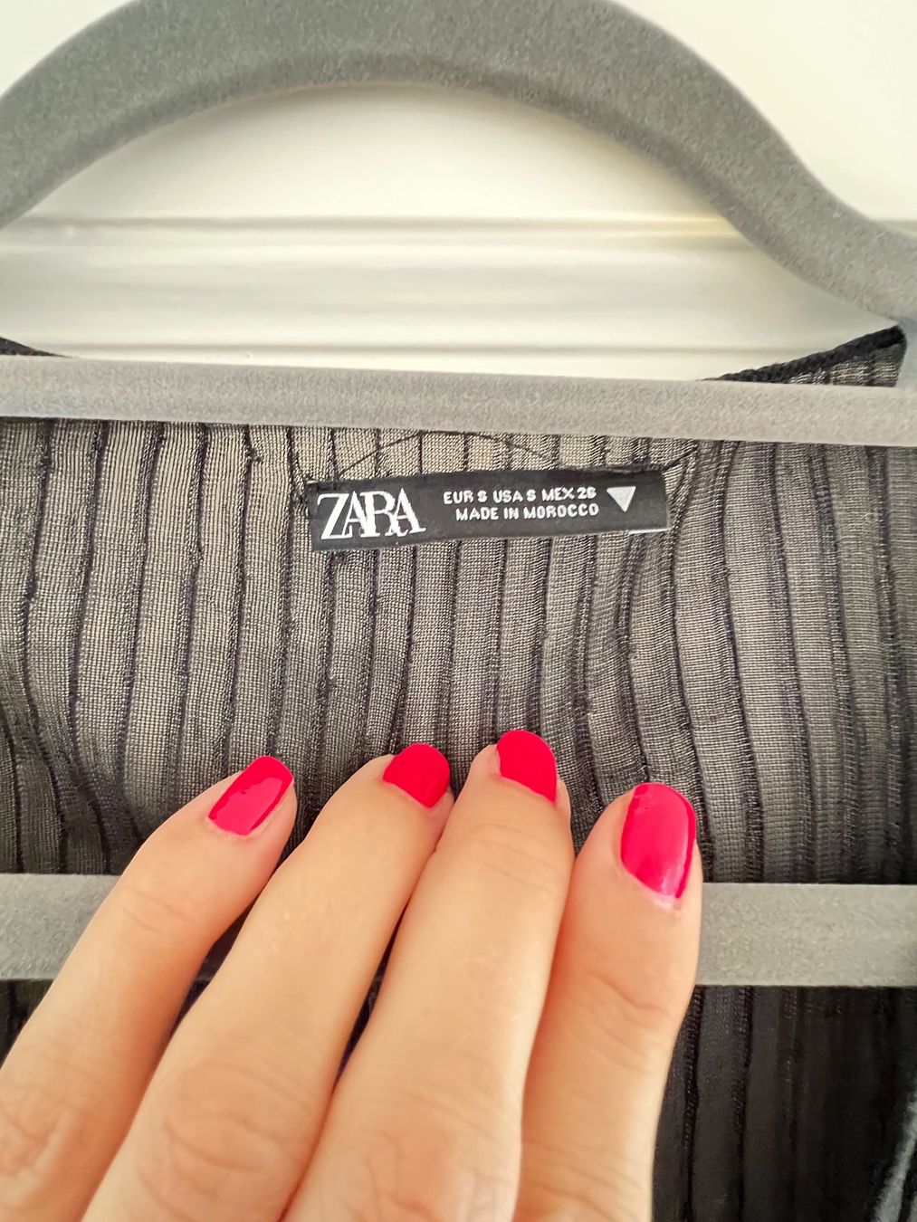Zara Lotti di vestiti: ZARA schwarzer Plisee 2-teiler mit transparentem Oberteil – Usato da Zürich venduto da Lotti243 3