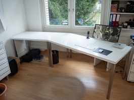Bürotisch zweiteilig, 30° angewinkelt, Massanfertigung